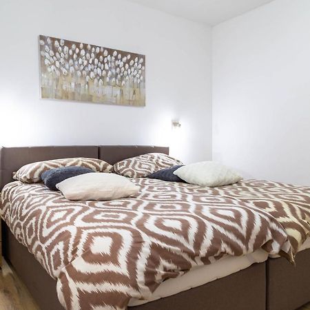 Apartments Raspolic 卡斯塔 外观 照片