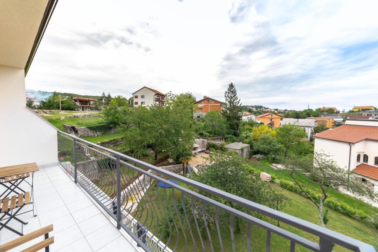 Apartments Raspolic 卡斯塔 外观 照片
