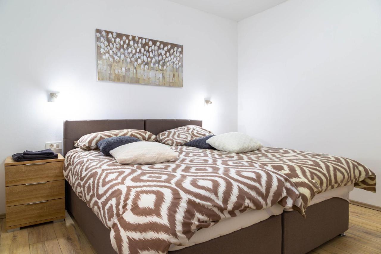 Apartments Raspolic 卡斯塔 外观 照片