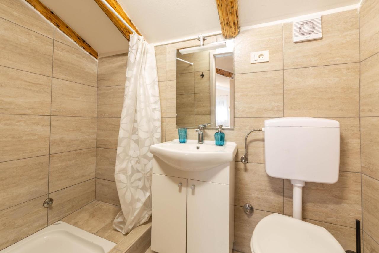 Apartments Raspolic 卡斯塔 外观 照片