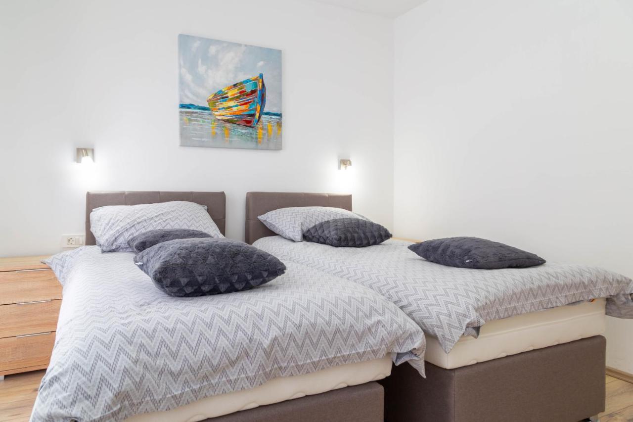 Apartments Raspolic 卡斯塔 外观 照片