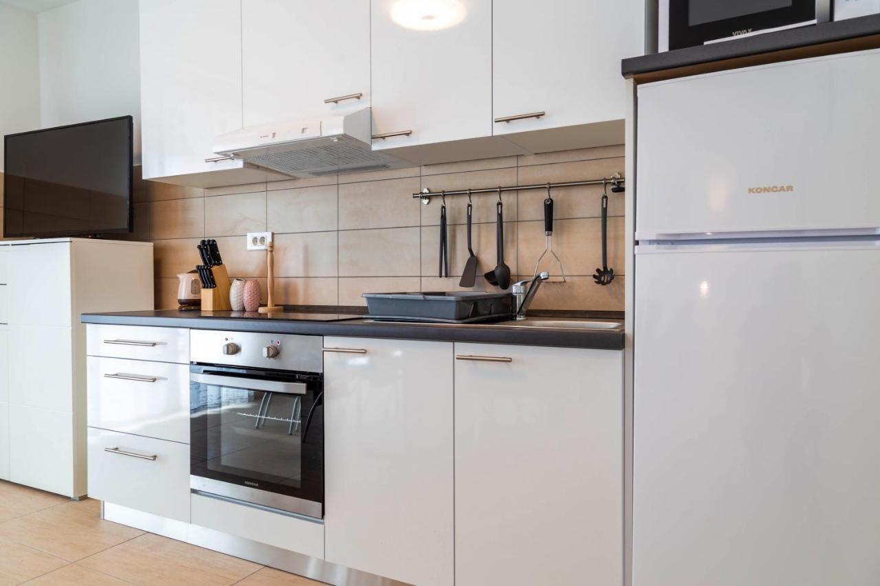 Apartments Raspolic 卡斯塔 外观 照片